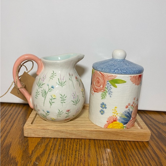 Mud Pie Floral Ceramic Sugar and Creamer set on Wood Tray NWT 2021 - Picture 2 of 12